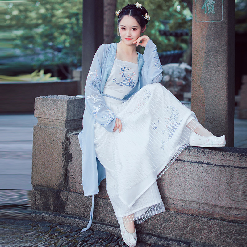 Chinese Hanfu female adult waist length, embroidered with three pieces of Guoqing elegant ancient