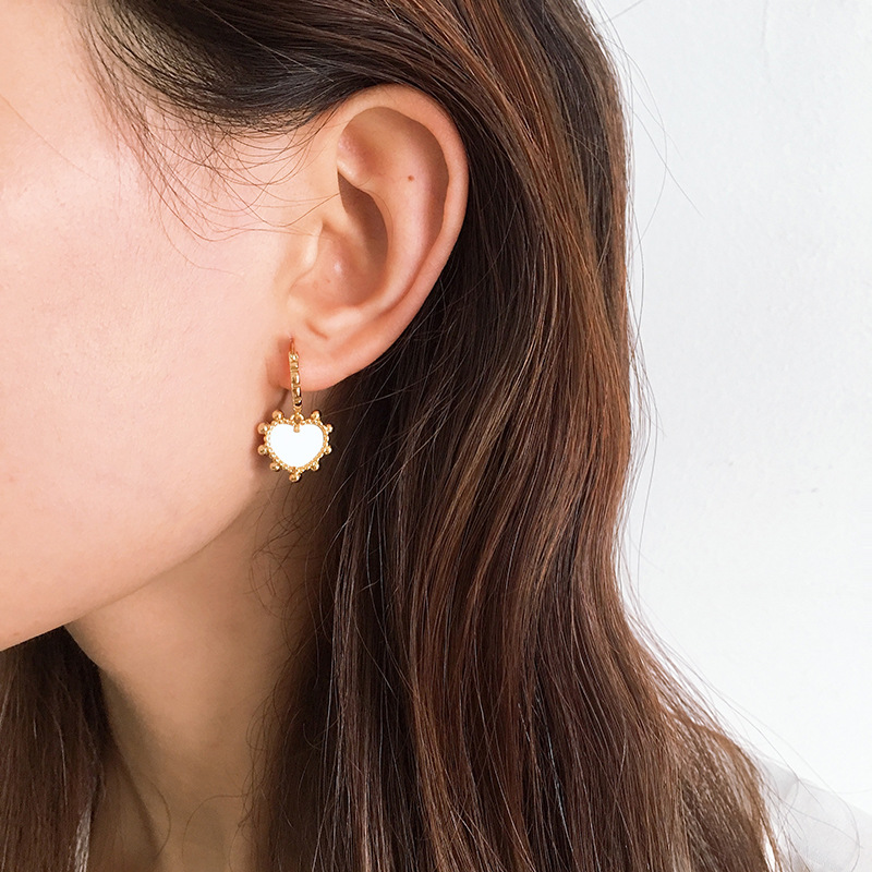 Daily Occasion Copper Material Heart Shape Pattern Fashion Heart Shape Copper Inlay Shell Earrings 1 Pair