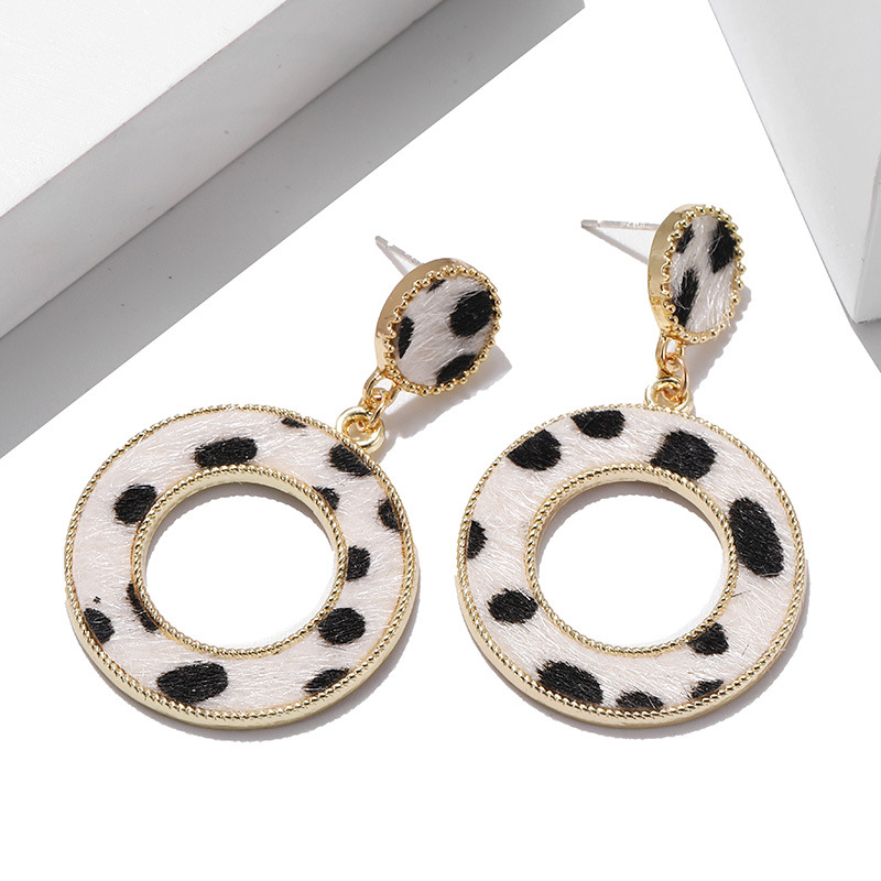 Suede Leopard Print Circle Cutout Earrings Women Fashion Trend Stud Earrings display picture 3