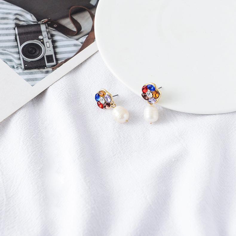 Nouveau En Ligne Influenceur Mode Élégante Couleur Cristal Perle Boucles D'oreilles Oreille Goujons Qingdao Usine Ventes Directes display picture 8