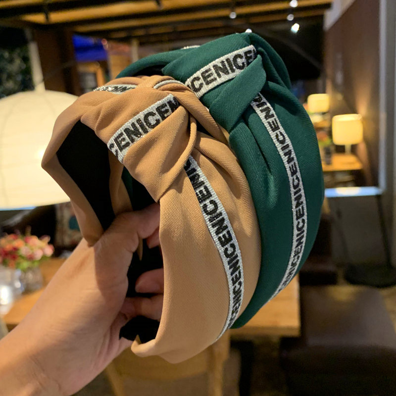 Neues koreanisches breites Rand-Knoten-Clip-Stirnband mit einfarbigem Buchstaben, süßer und niedlicher Haarschmuck für Erwachsene_voghion.com