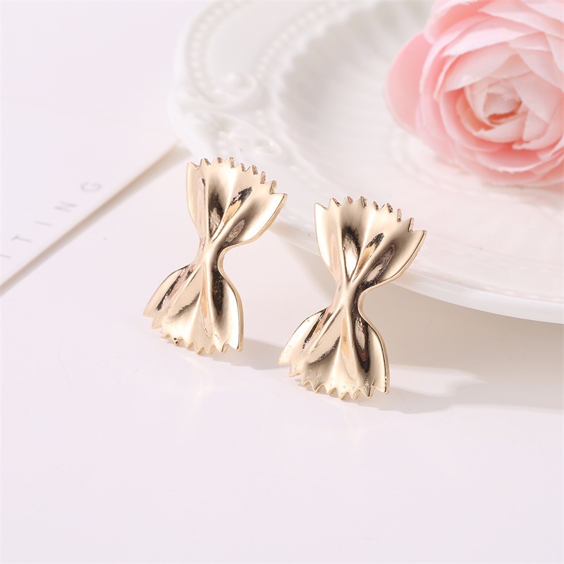 Fashion New Earrings Creative Bow Metal Earrings Sweet Folding Sugar Paper Earrings Wholesale display picture 3