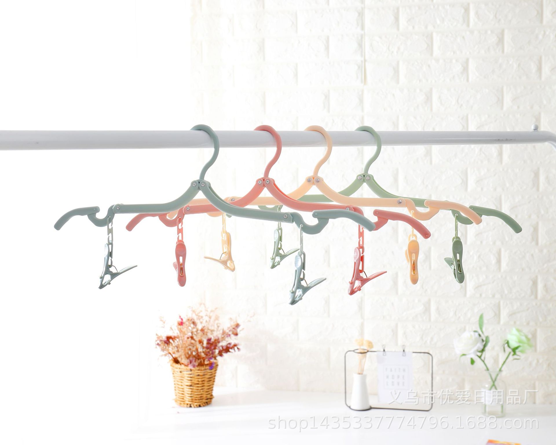 Portable Travel Folding Clothes Hanger With2 Clips,Travel Business Trip Telescopic Clothes Drying Rack,Home Non-slip Clothes Hanger