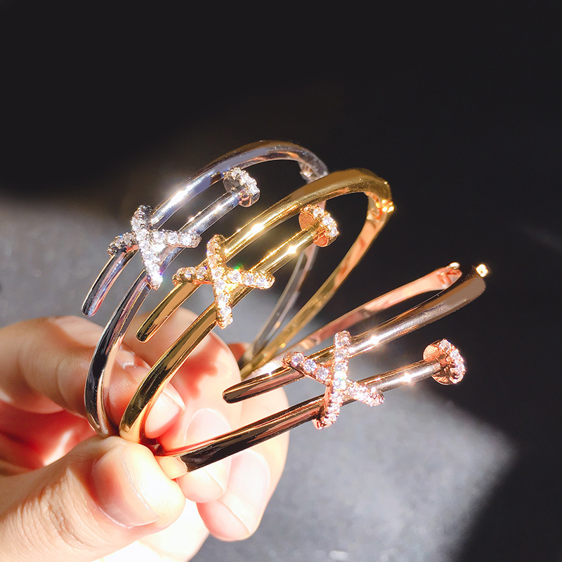 Designer-inspiriertes Nagel-Kreuz-besetztes Diamant-Druckknopf-Charm-Armband für Damen, Modeschmuck-Accessoires, beste Geschenke für Sie, Hochzeits-Party-Dekoration_voghion.com