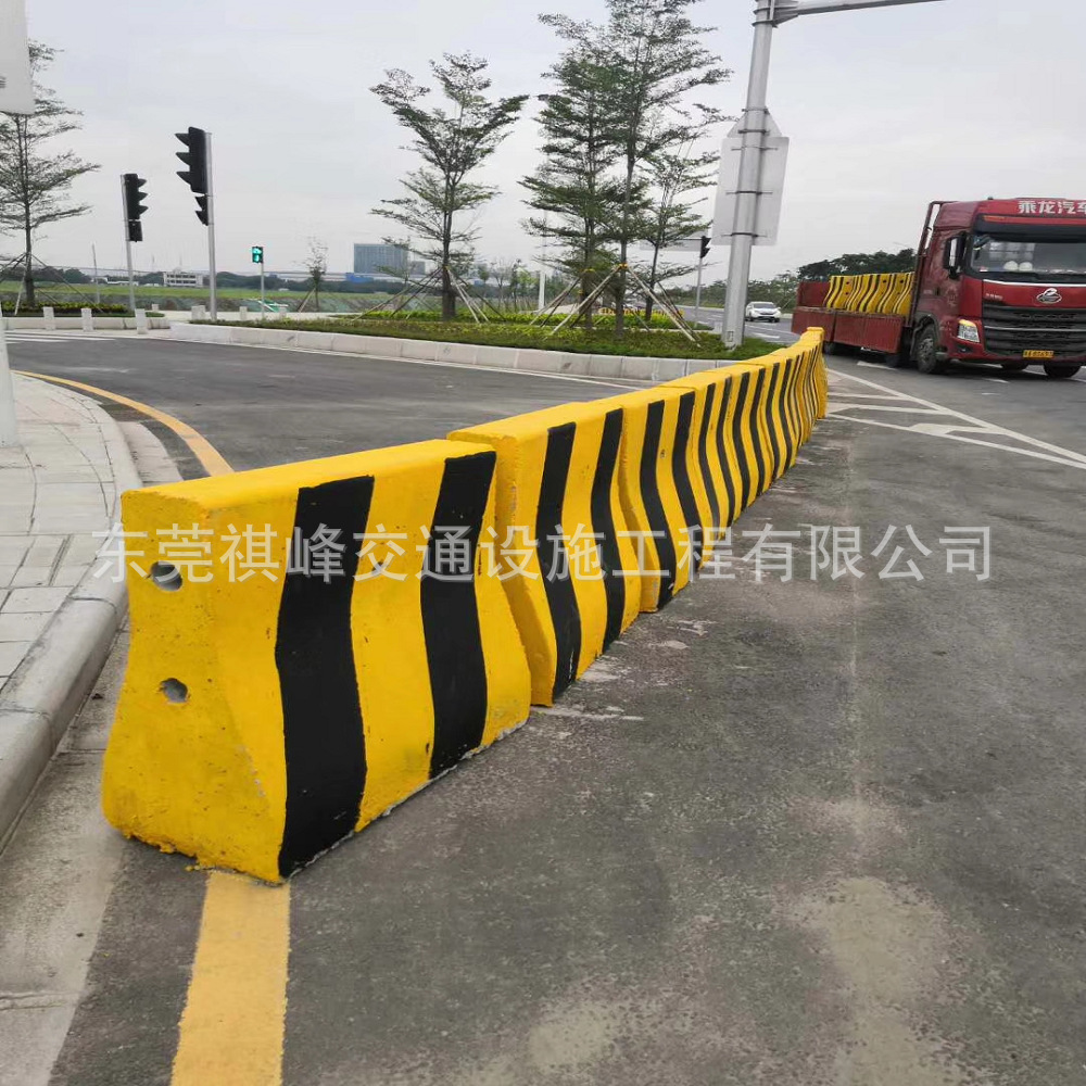 厂家直销隔离墩  惠州水泥墩 深圳水泥墩  防撞墩 广东水泥墩|ru