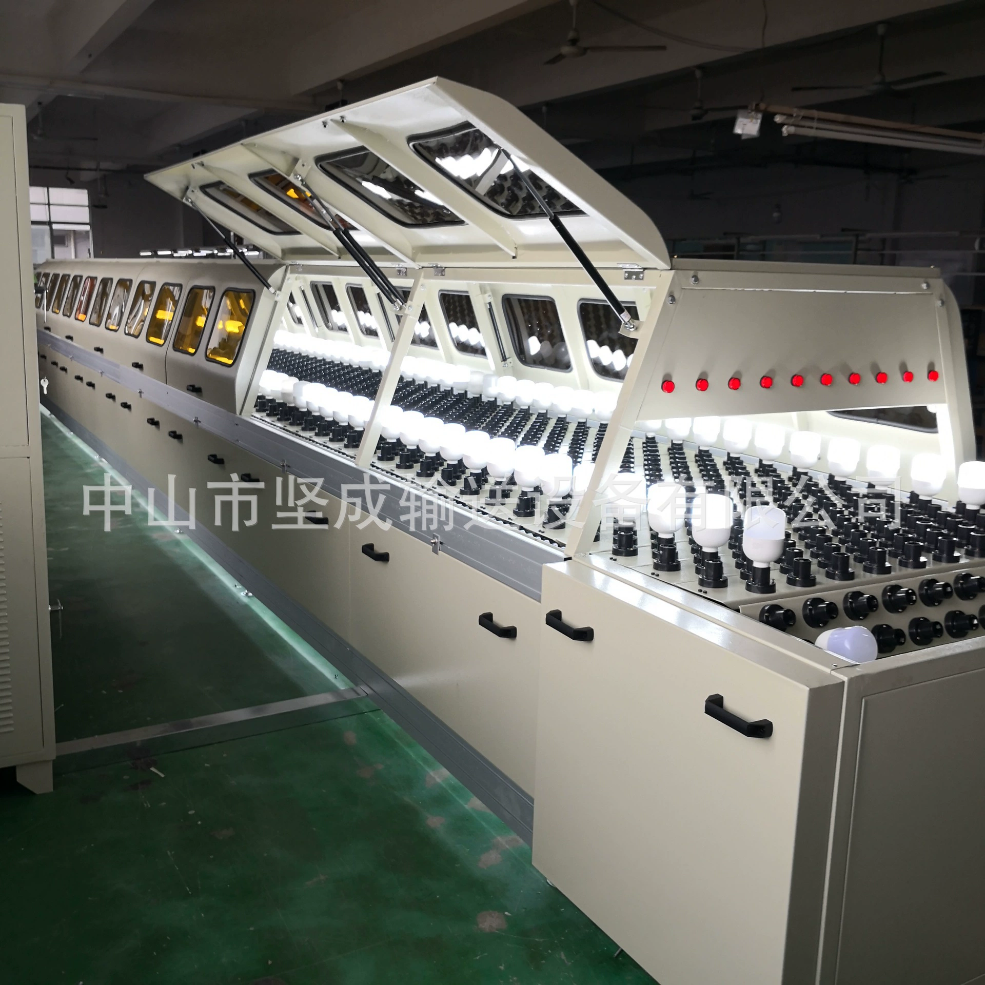 Оборудование для тестирования старения светодиодного освещения от фабрики Zhongshan: линия старения ламп с автоматическим старением под высоким и низким напряжением.