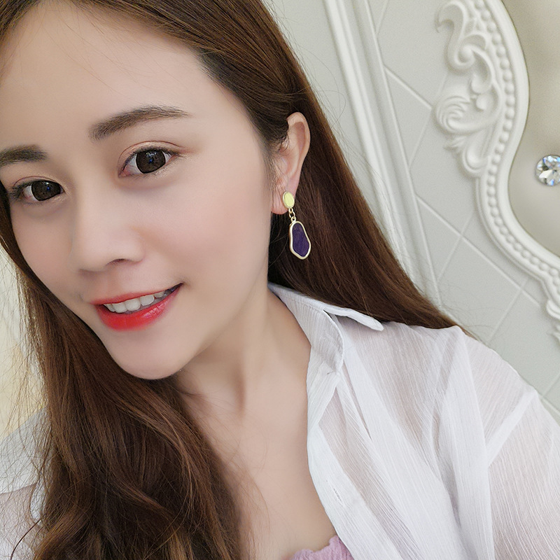 Oversized Sculptural Acrylic Clip-on Earrings Modern European Style_voghion.com