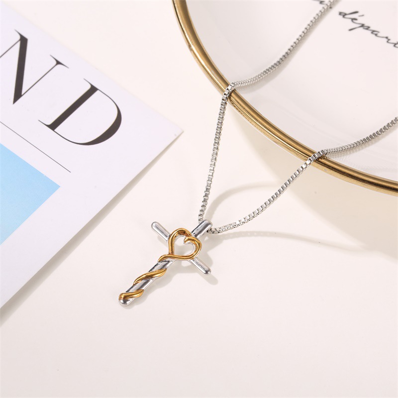 Fashion Love-shaped Classic Cross Pendant Clavicle Chain Ladies Necklace display picture 2
