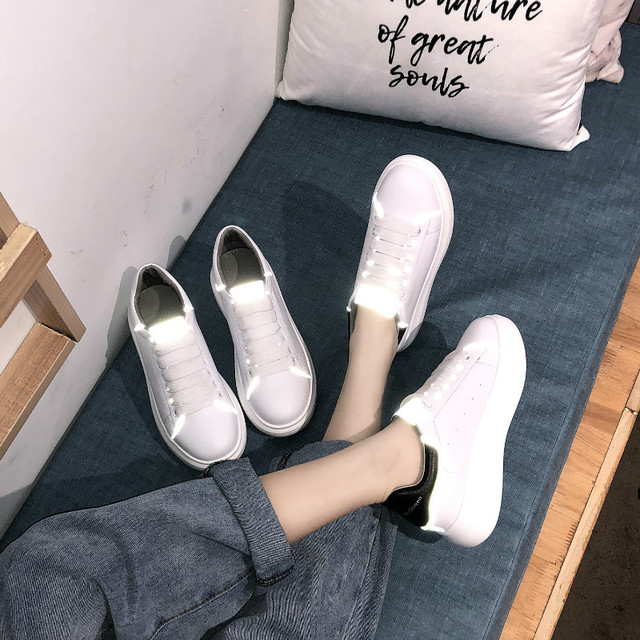 Giày trắng nữ phản quang McQueen 2019 xuân mới Hàn Quốc thời trang đế dày đế dày màu trắng một thế hệ thủy triều Giày nữ