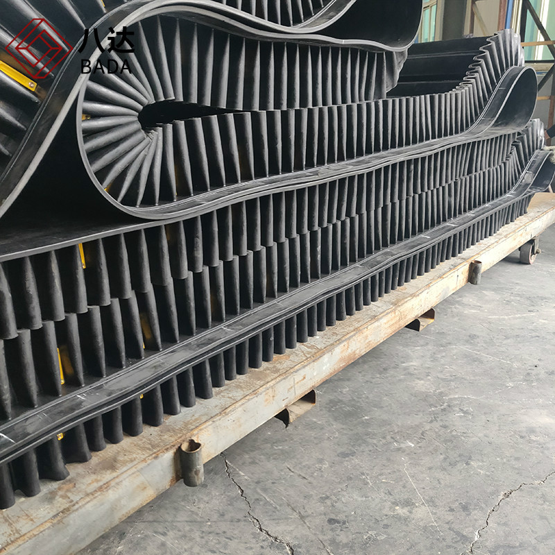 厂家直供大倾角输送带 波纹爬坡挡边带 裙边花纹工业输送带