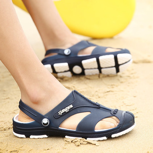 Cross-border Summer New Hole Shoes Korean Style Men's Slippers Soft Bottom Hollow Light Large Size Non-slip Beach Sandals