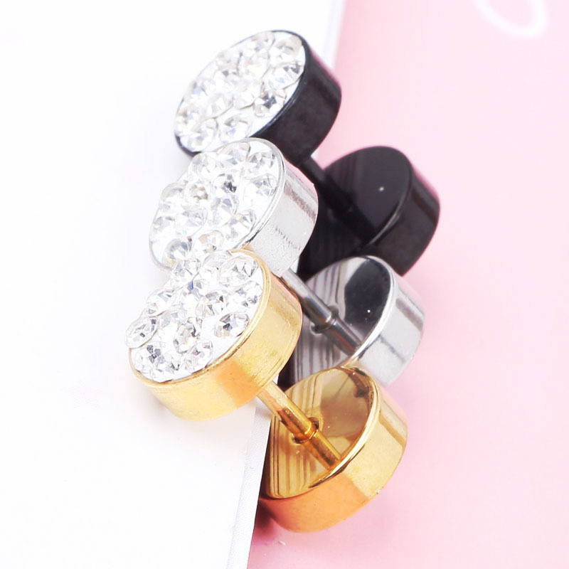 16G labret stud size and finish detail