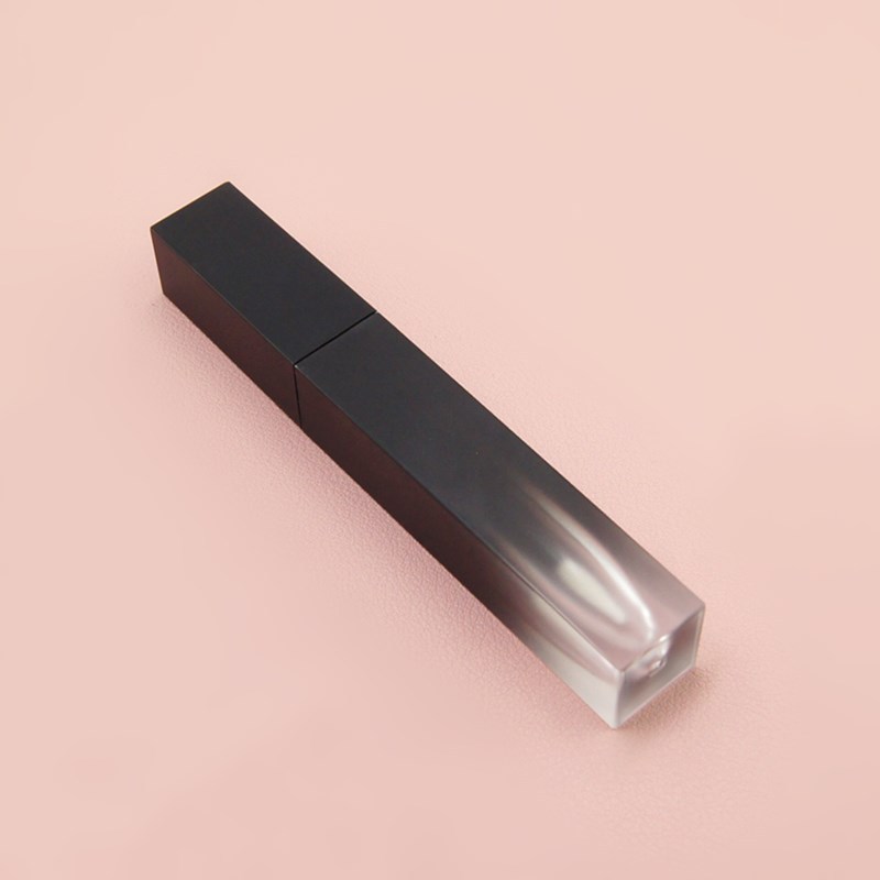 Fábrica en stock al por mayor cuadrado simple blanco 6ML tubo de brillo de labios tubo de lápiz labial tubo de esmalte de labios tubo vacío logotipo imprimible