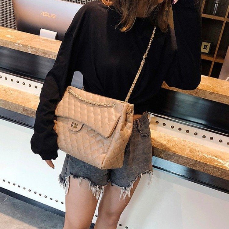 Rhombus Chain Korean One-shoulder Messenger Bag display picture 20