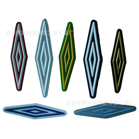 硅胶商标。硅胶拉牌、拉链头、硅胶胶章