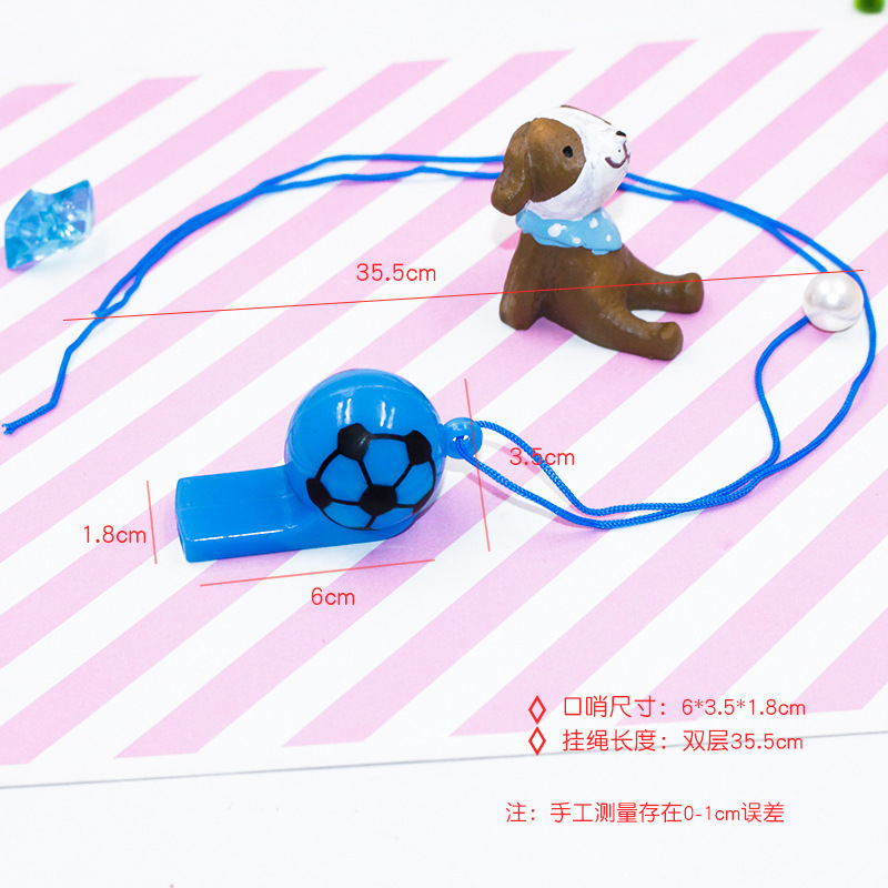 Silbato de fútbol de la Copa del Mundo Silbato de plástico con cara sonriente Silbato de árbitro Regalos para niños Accesorios de vítores Juguetes