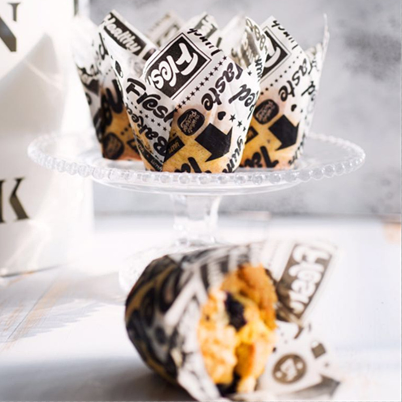 Pastel taza de papel de calidad alimentaria resistente a altas temperaturas al por mayor medio cupcake exportación tulipán horneado titular de papel a prueba de aceite