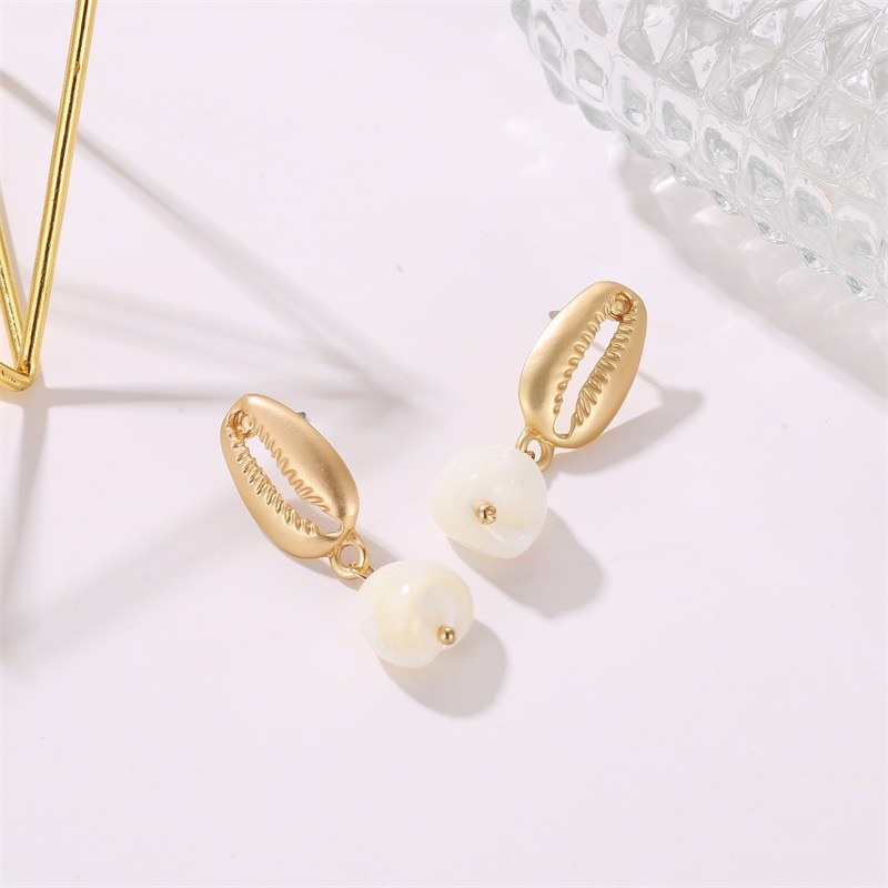 Temperament Shell Pearl Earrings Earrings Creative Trend Earrings display picture 5