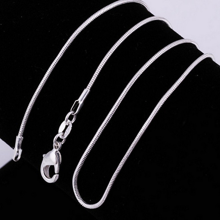 Collana con catena per clavicola in argento con osso di serpente da 1 mm alla moda e molto venduta_voghion.com
