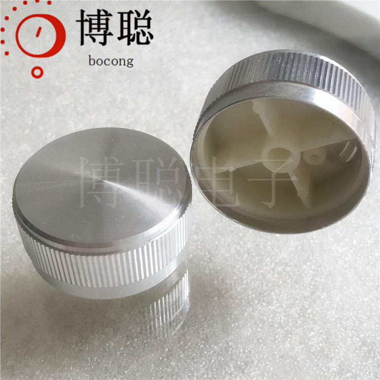 ���ҹ�Ӧ��ɫ�����������Ͻ���ť ֱ��40*17������λ��ñ��