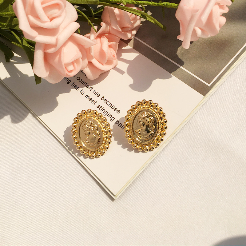 伊丽莎白人像耳钉