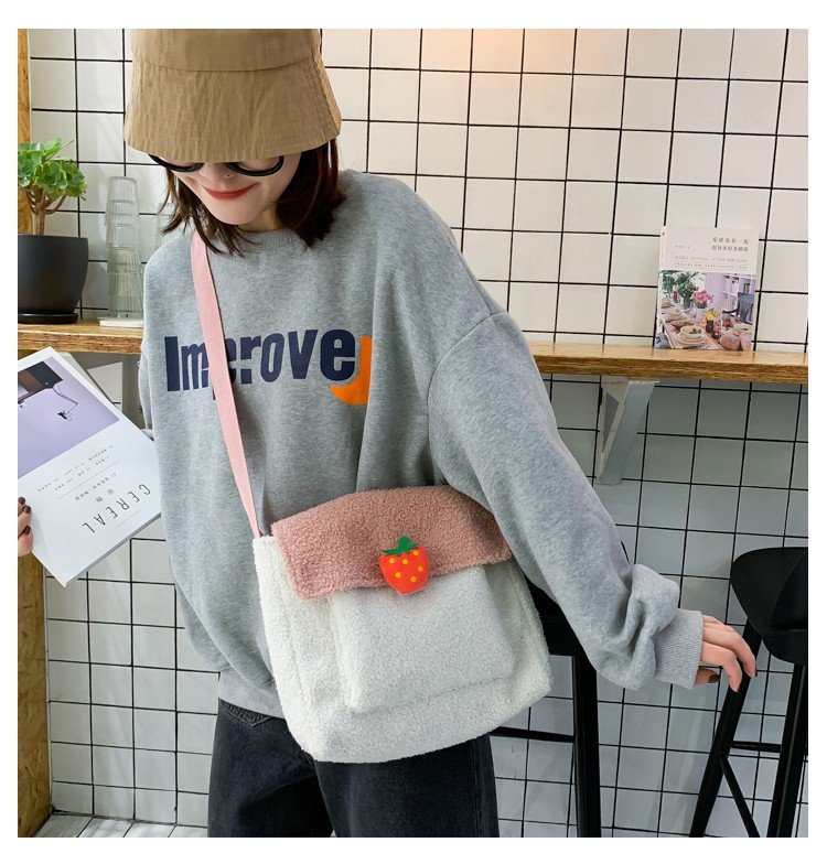 Student Childish Fruit Strawberry Shoulder Bag Girl Chic Wild Messenger Bag display picture 5