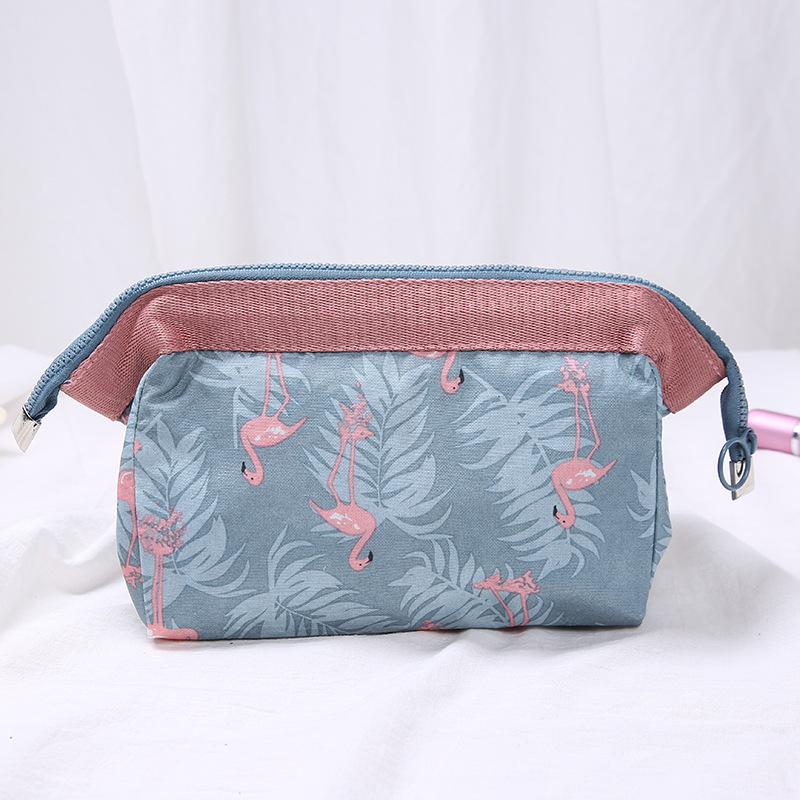 Universal three dimensional capacious organizer bag for traveling