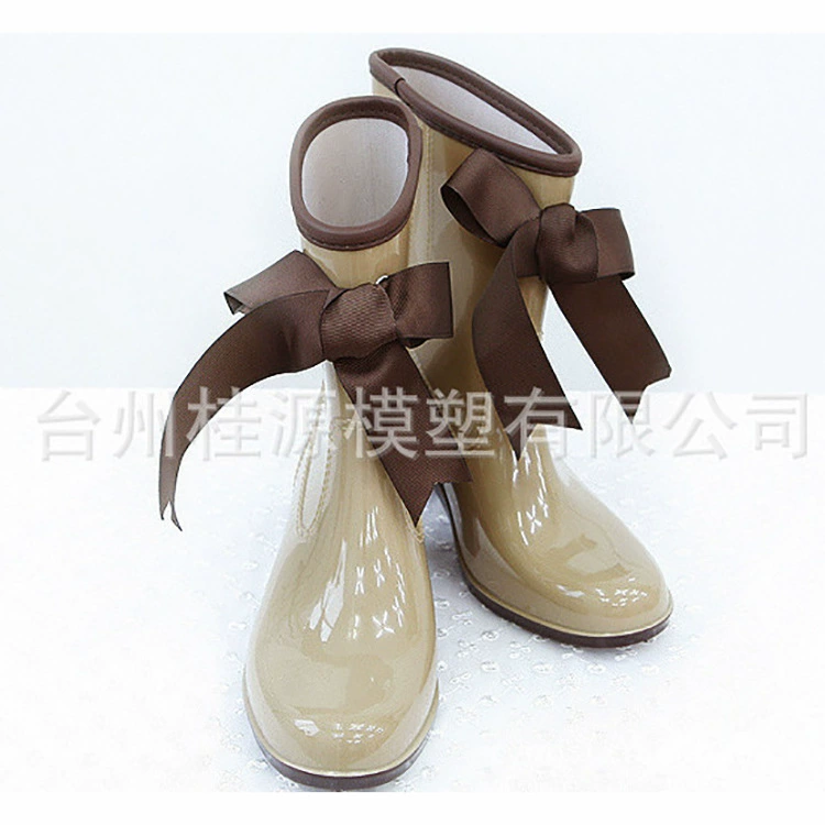 Fashionable high small boots, shoes