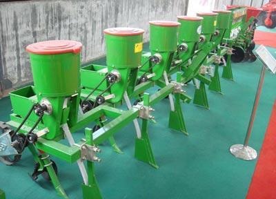 厂家供应6行玉米 大豆精密播种机2BYSF 6玉米旱稻播种机