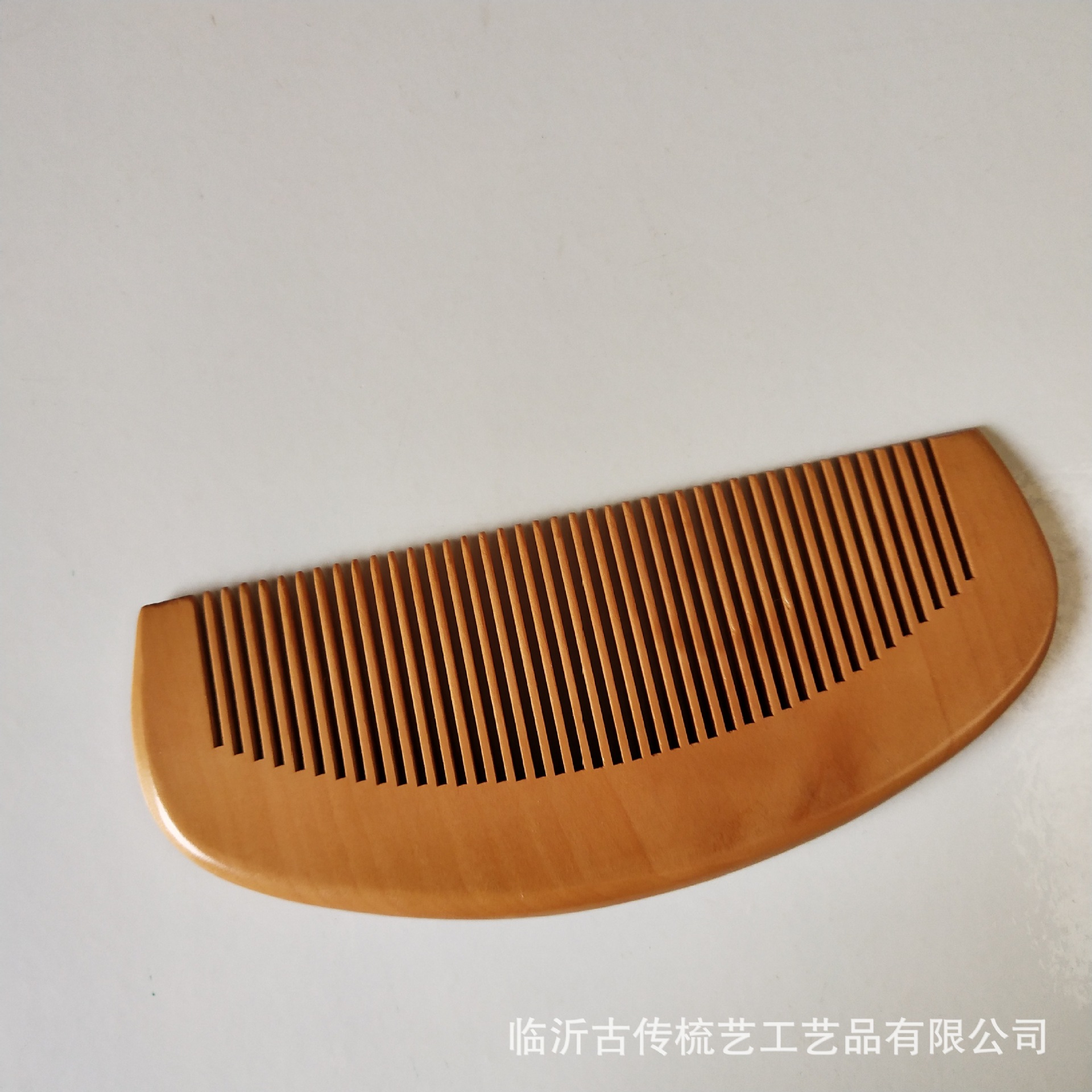 13厘米深咖啡色月形细齿加密桃木梳子母亲节广告礼品免费刻字木梳-阿里巴巴
