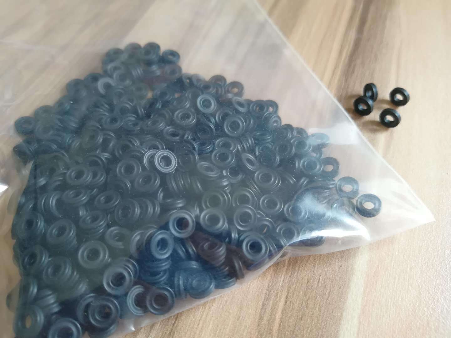 1MM氯丁基胶O型密封圈1.2线径*1.3高精密度颗粒级微小橡胶条