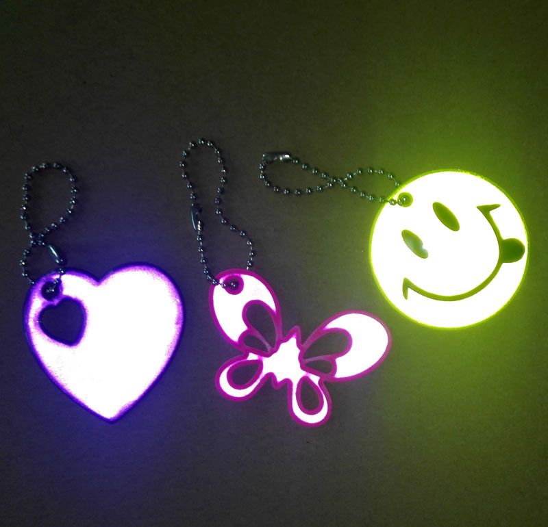 反光产品厂家 供应反光书包挂件 高亮反光钥匙扣 反光PVC促销品