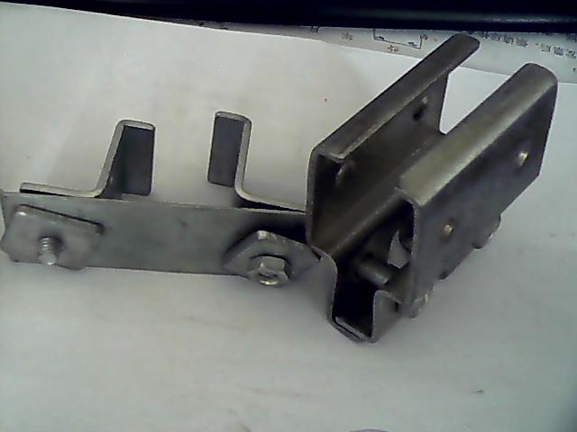 30*32，40*40行车天车C型钢异型钢导滑轨移动供电气电缆滑轮滑轮