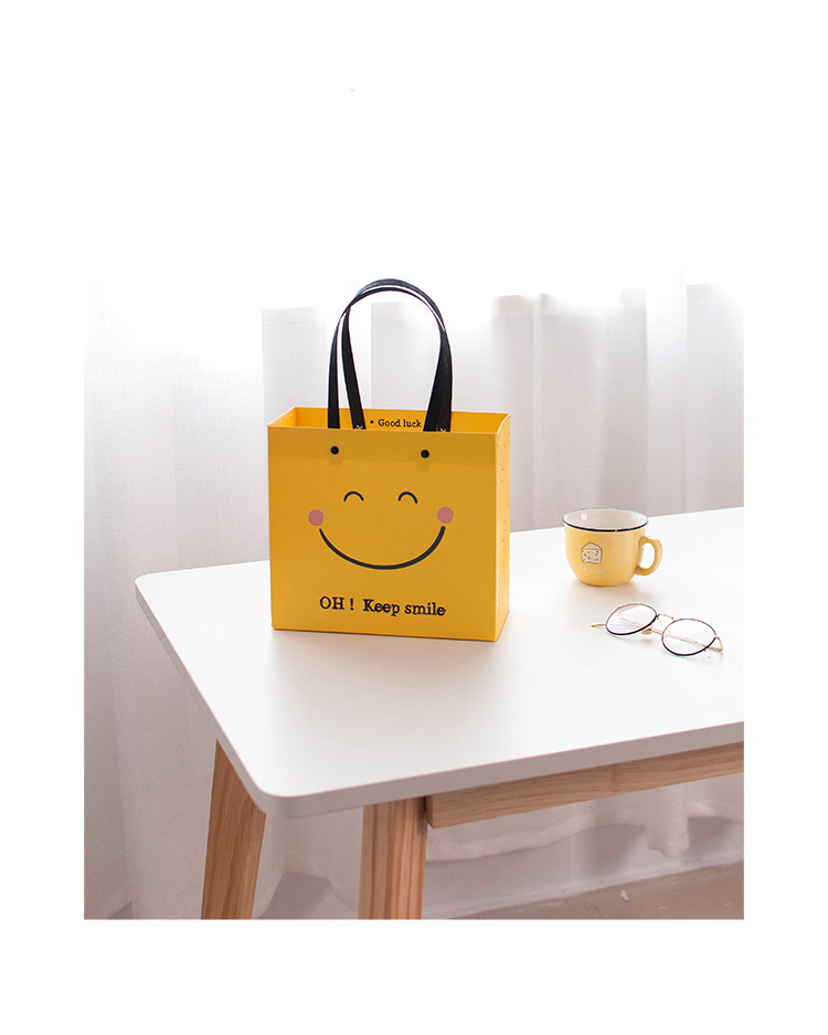 Simple Style Smiley Face Paper Special Occasion Gift Bags 1 Set display picture 3