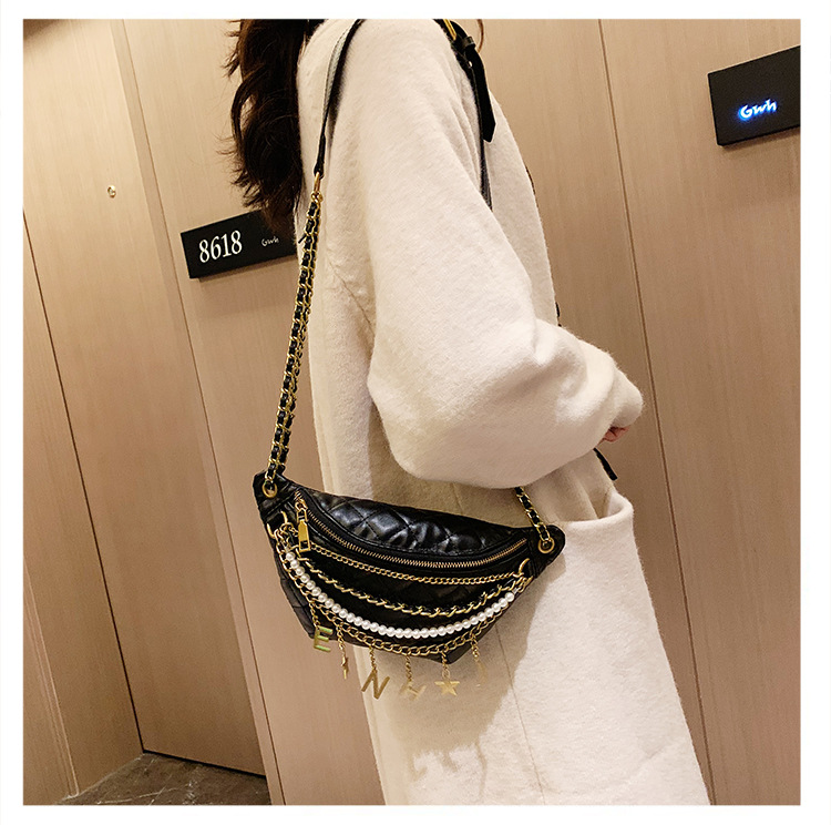 Fashion Embroidery Thread Messenger Bag display picture 1