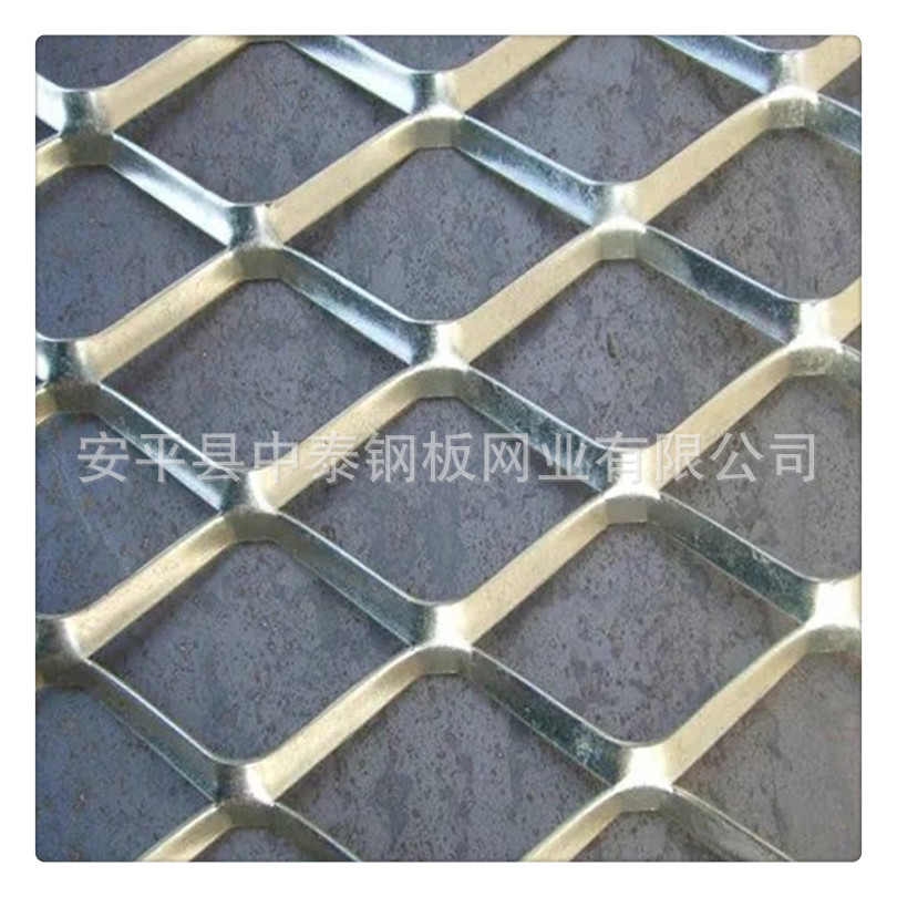 钢板网护栏 保税区护栏网 海关港口防护网 菱形孔河道水库护栏网