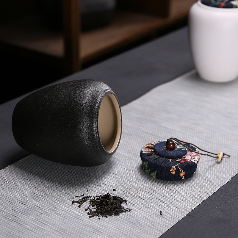 Fábrica al por mayor de cerámica tetera sellada tarro pequeño tamaño hogar almacén de té portátil juego de té pequeño tetera personalización