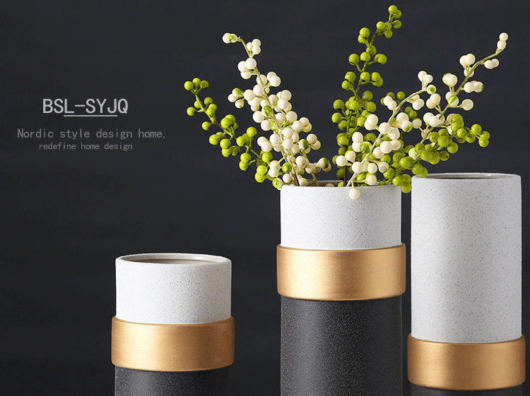 Golden circle vase_01.gif