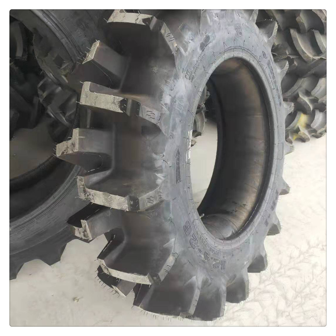 供应 12.4-26 水田高花人字轮胎灌溉机轮胎农用拖拉机轮胎