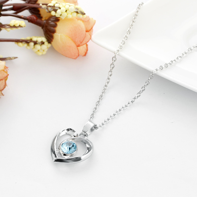 Coeur Creux Pêche Coeur Collier Cadeau De Saint Valentin Mode En Forme De Coeur Diamant Pendentif Collier Accessoires En Gros Nihaojewelry display picture 6