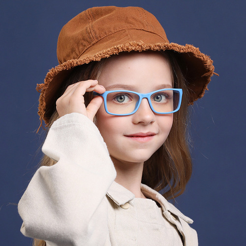 2024新款男女时尚方形舒适硅胶材质眼镜儿童防蓝光潮流护目镜F306