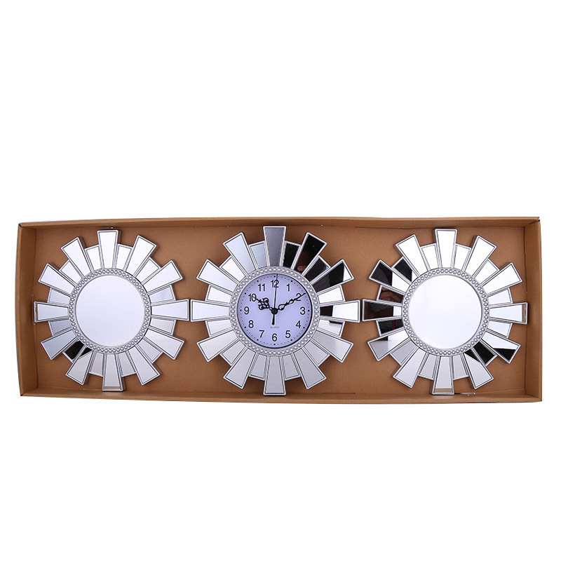 Espejo de pared simple de estilo europeo reloj de alarma de tres piezas espejo de baño HD salón tocador espejo decorativo