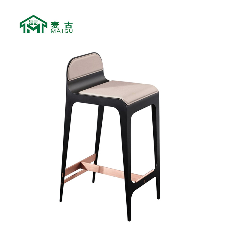 Золотая бежевая подушка, розовое золото