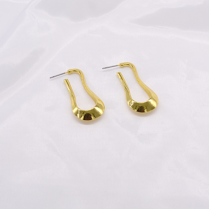 Vintage Old Golden U-shaped Earrings Shaped Earrings display picture 7