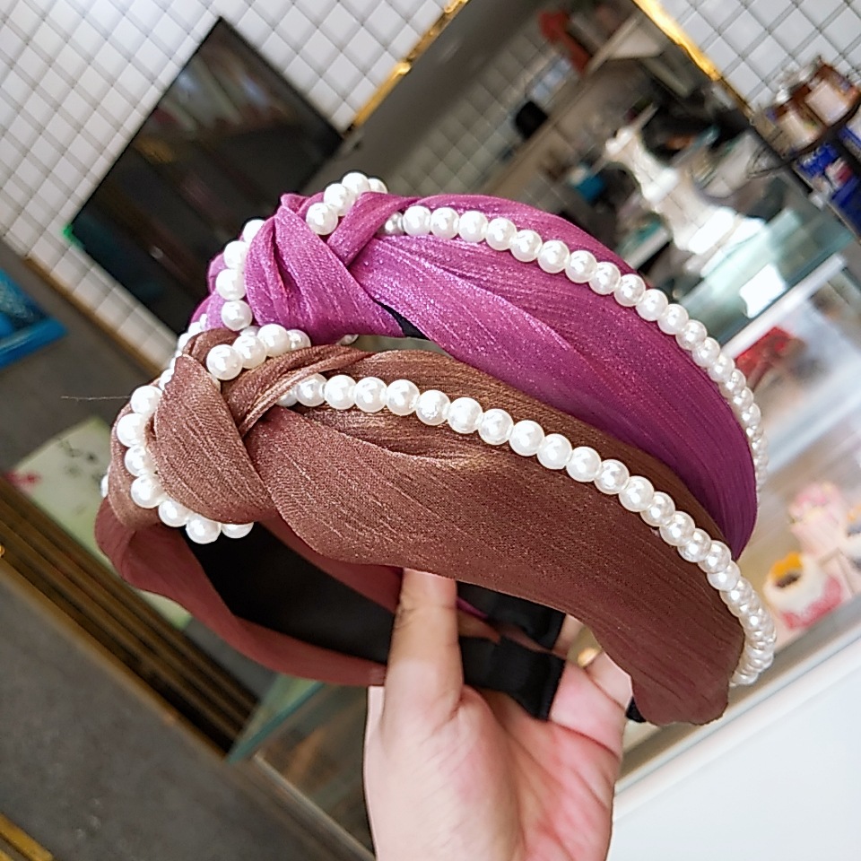 South Korea's Wide-brimmed Bright Silk Wrinkle Knot Hair Band High-end Boutique Handmade Pearl  Headband Wholesale Nihaojewelry display picture 3