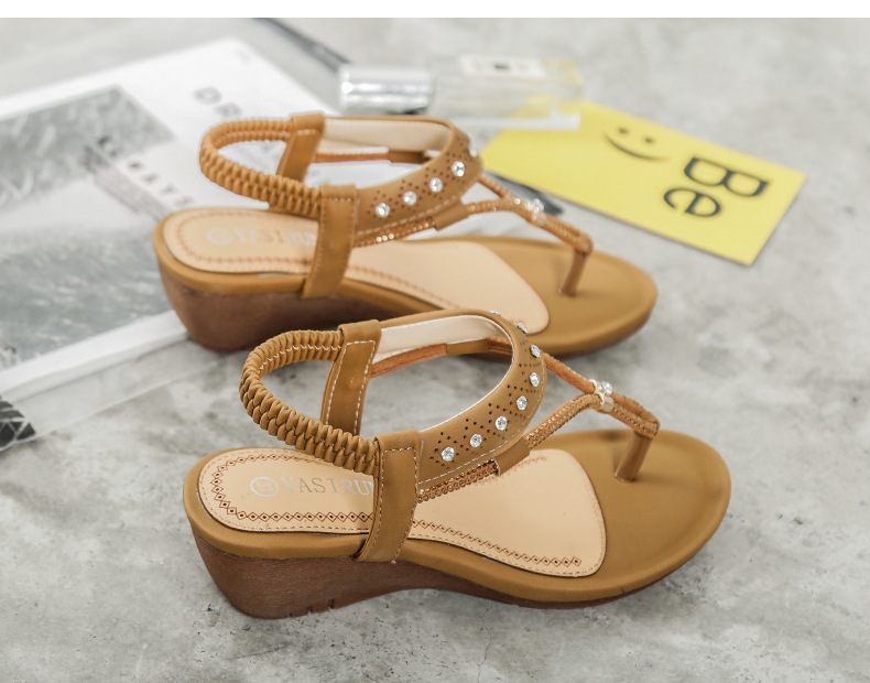 The new Bohemian sandals from Yirun are casual water diamond women's shoes with wedge heels and toe clamping for fashionable women undefined