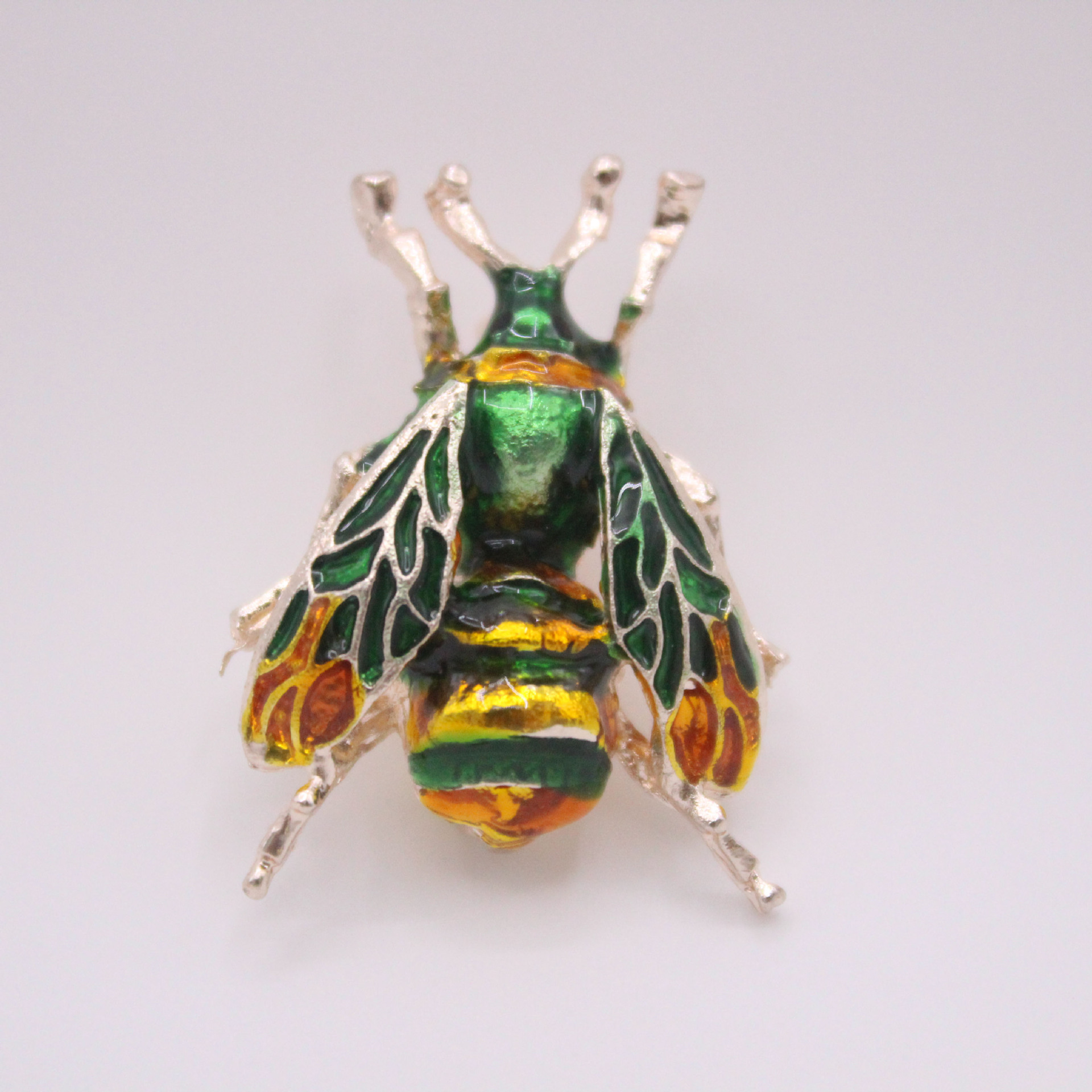 Sophisticated brooch for men and women
