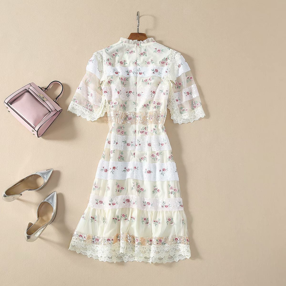 1219-05 珠片绣小花连衣裙码数SMLXL颜色蓝色杏粉色