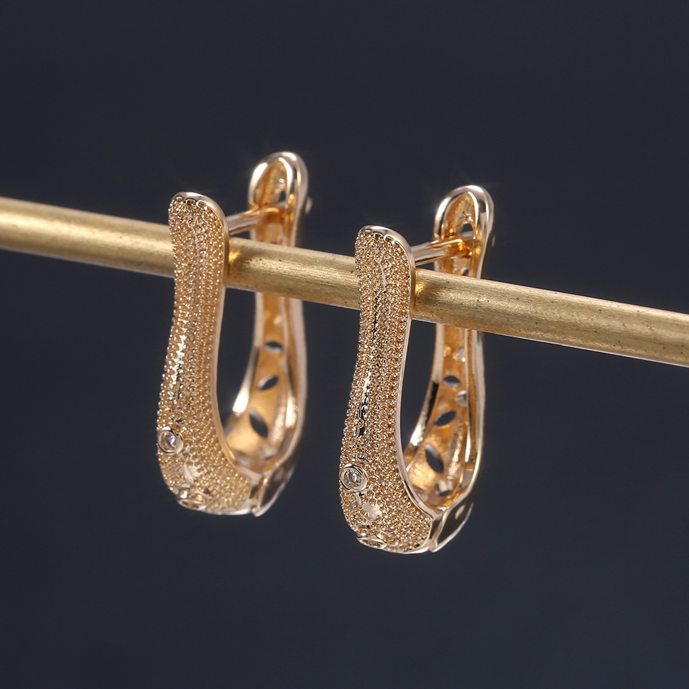 1 Paire Style Simple Forme En U Incruster Le Cuivre Zircon Des Boucles D'Oreilles display picture 7