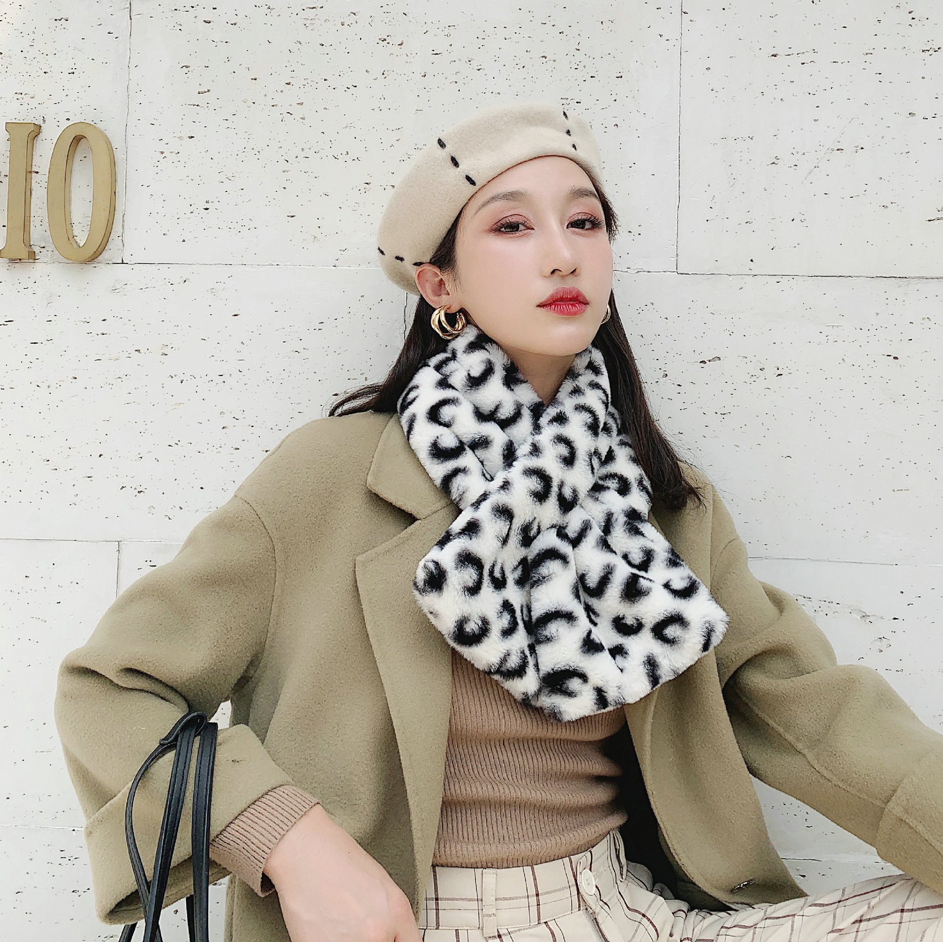 冬季女韩版仿獭兔毛月亮印花围巾少女百搭ins风日系软妹学生围脖